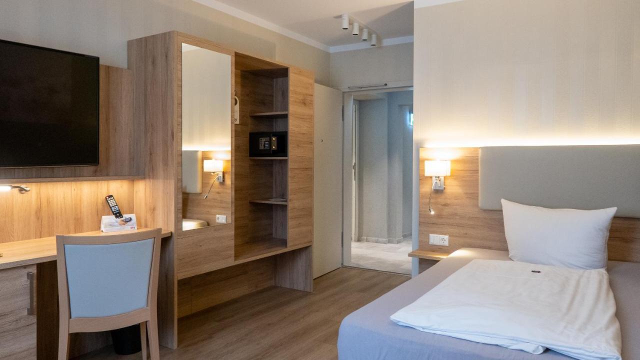 Altstadt-Hotel Стендал Екстериор снимка